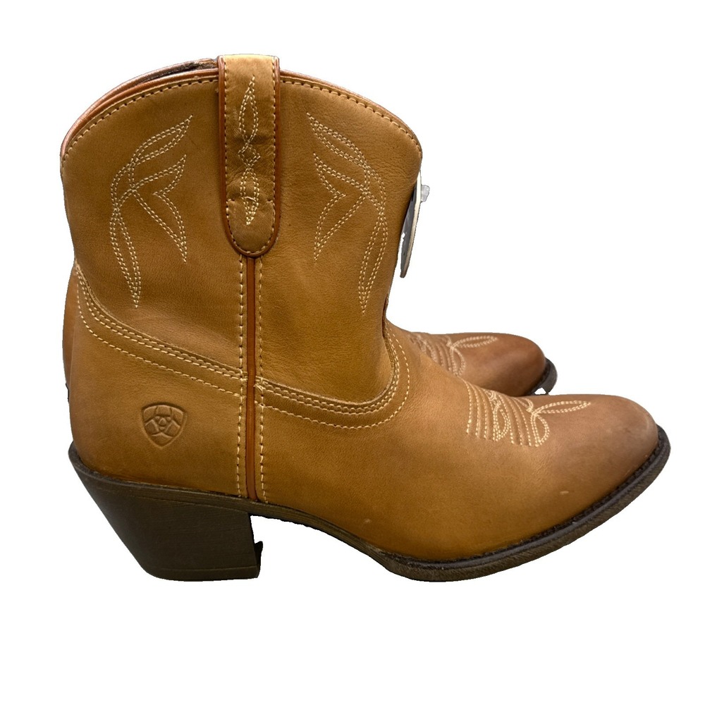 Women's Ariat Darlin western boots. Right Boot 7.5 Left Boot 7. Tried On.